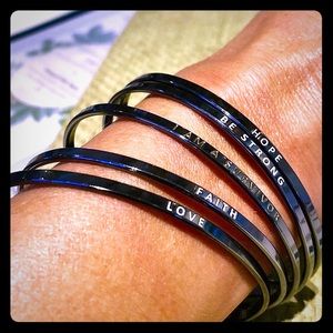 25 Different Inspirational Saying In Black.